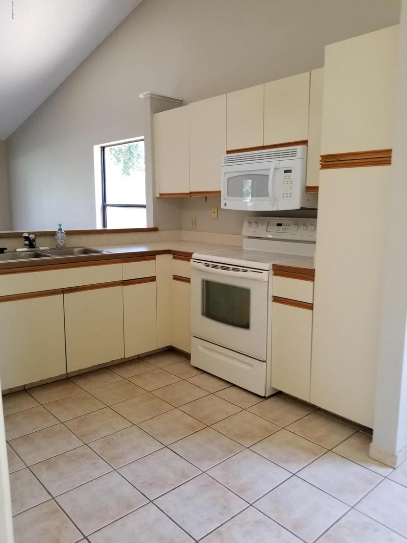 Photo of 1844 Clover Circle