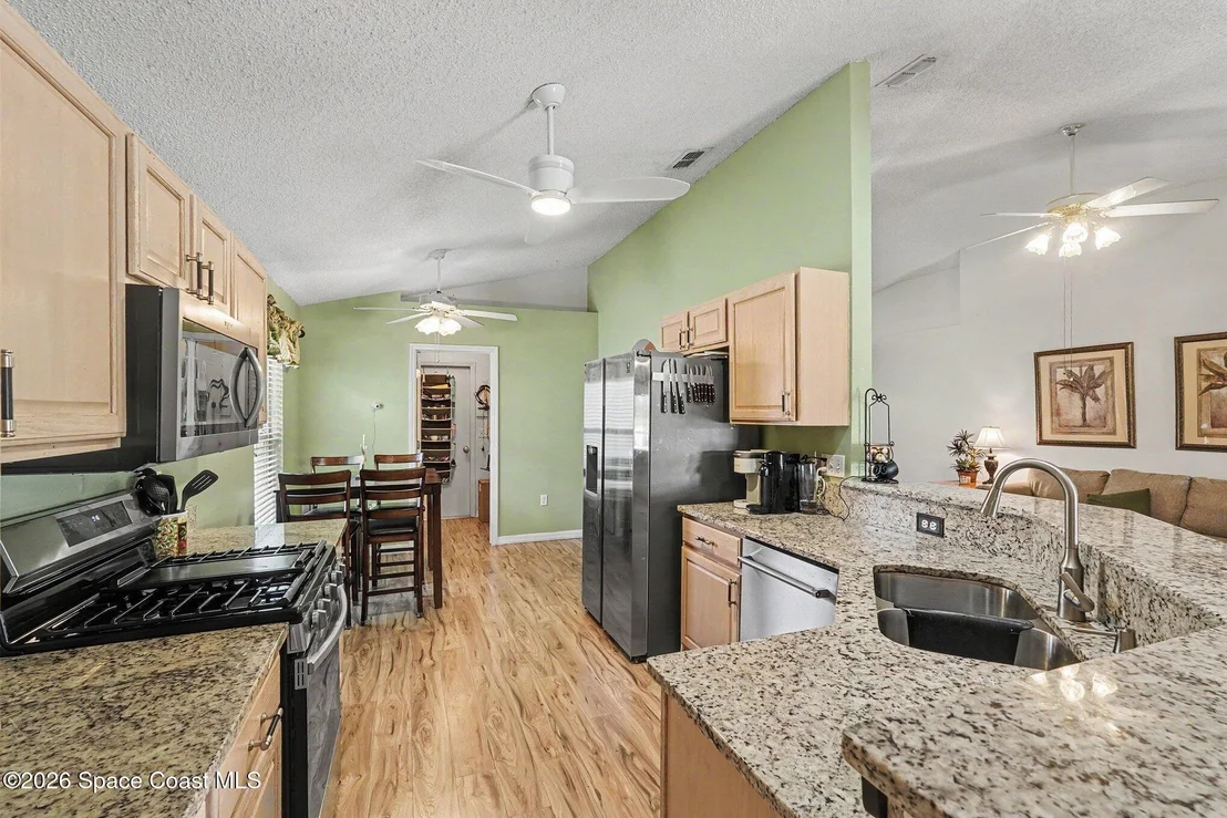 Photo of 1216 White Oak Circle
