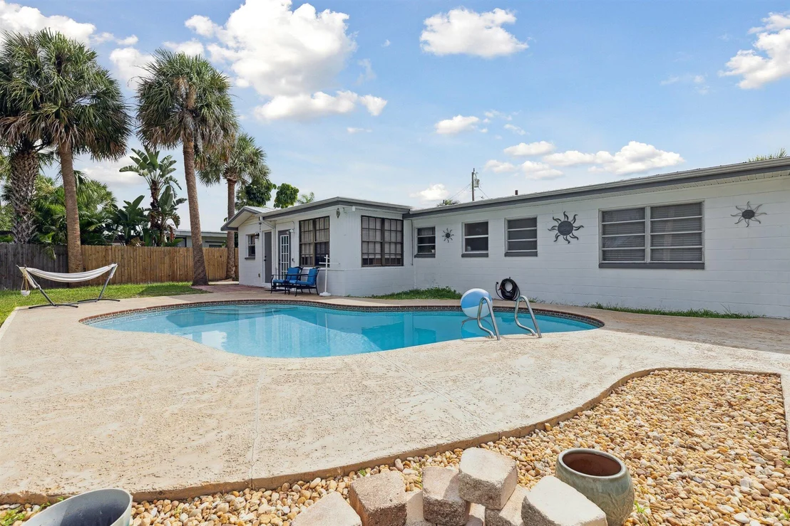 Photo of 1426 Hillcrest Drive
