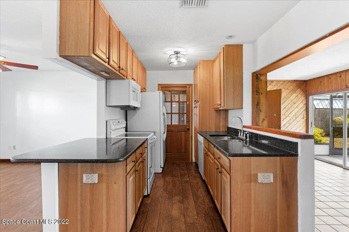 Photo of 3274 Edgewood Drive NE