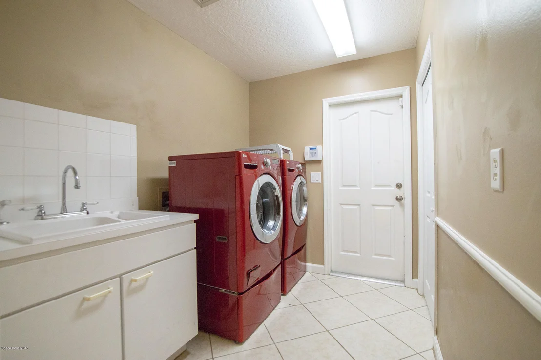 Photo of 652 Gilbert Drive NE