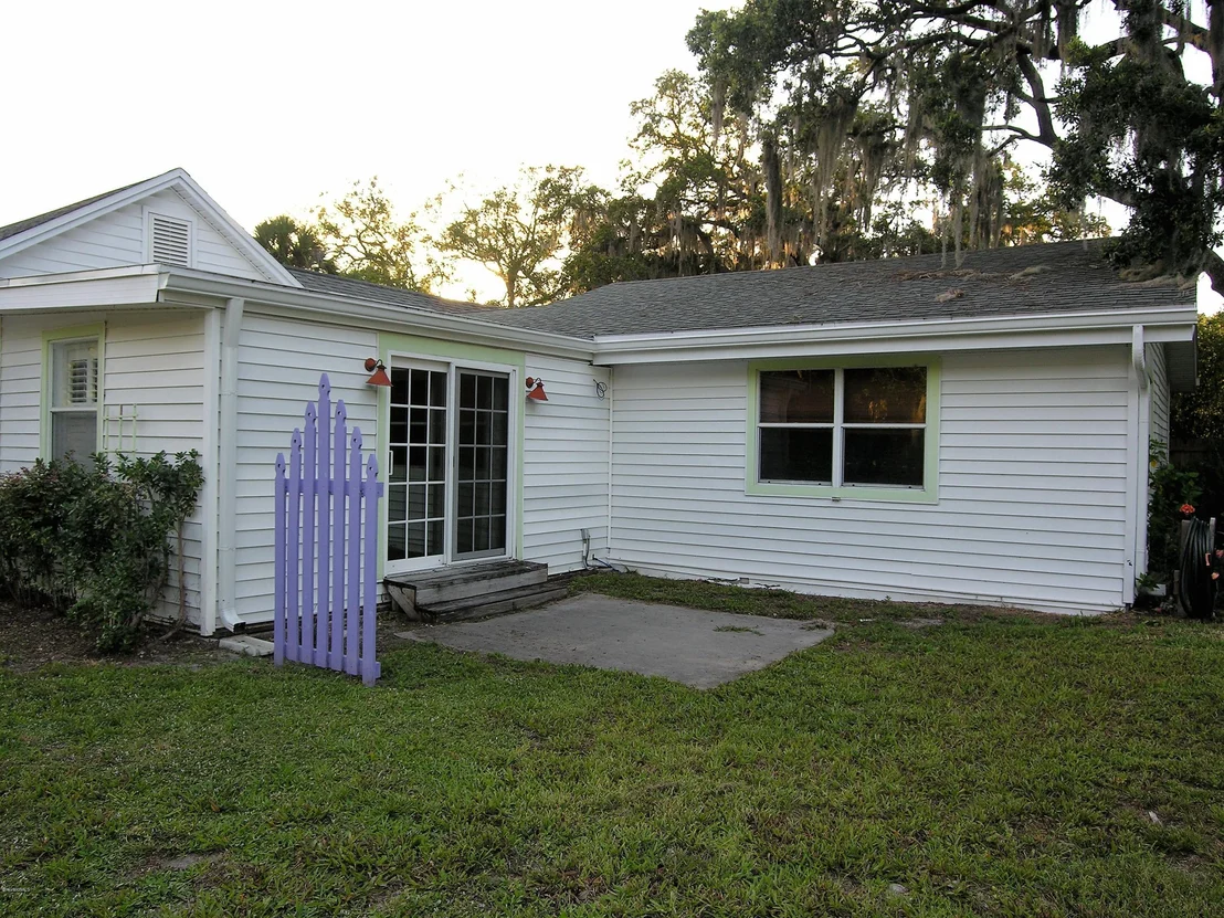 Photo of 736 Aurora Road