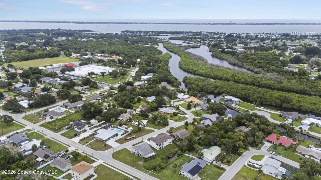 Photo of 1121 River Drive NE