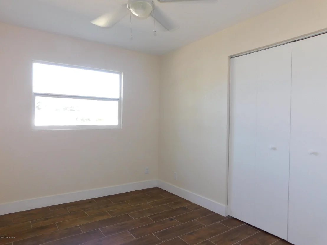 Photo of 2084 Lakeview Drive