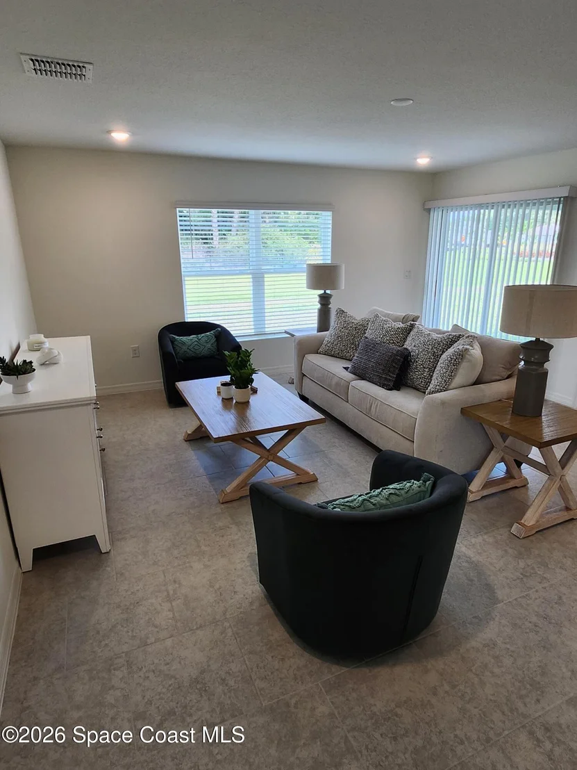 Photo of 641 SW Richmond Circle SW