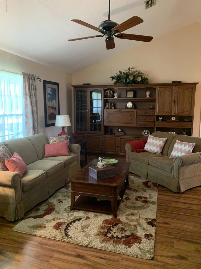 Photo of 5275 Devon Street