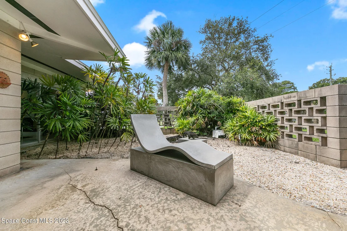 Photo of 598 Seabreeze Drive