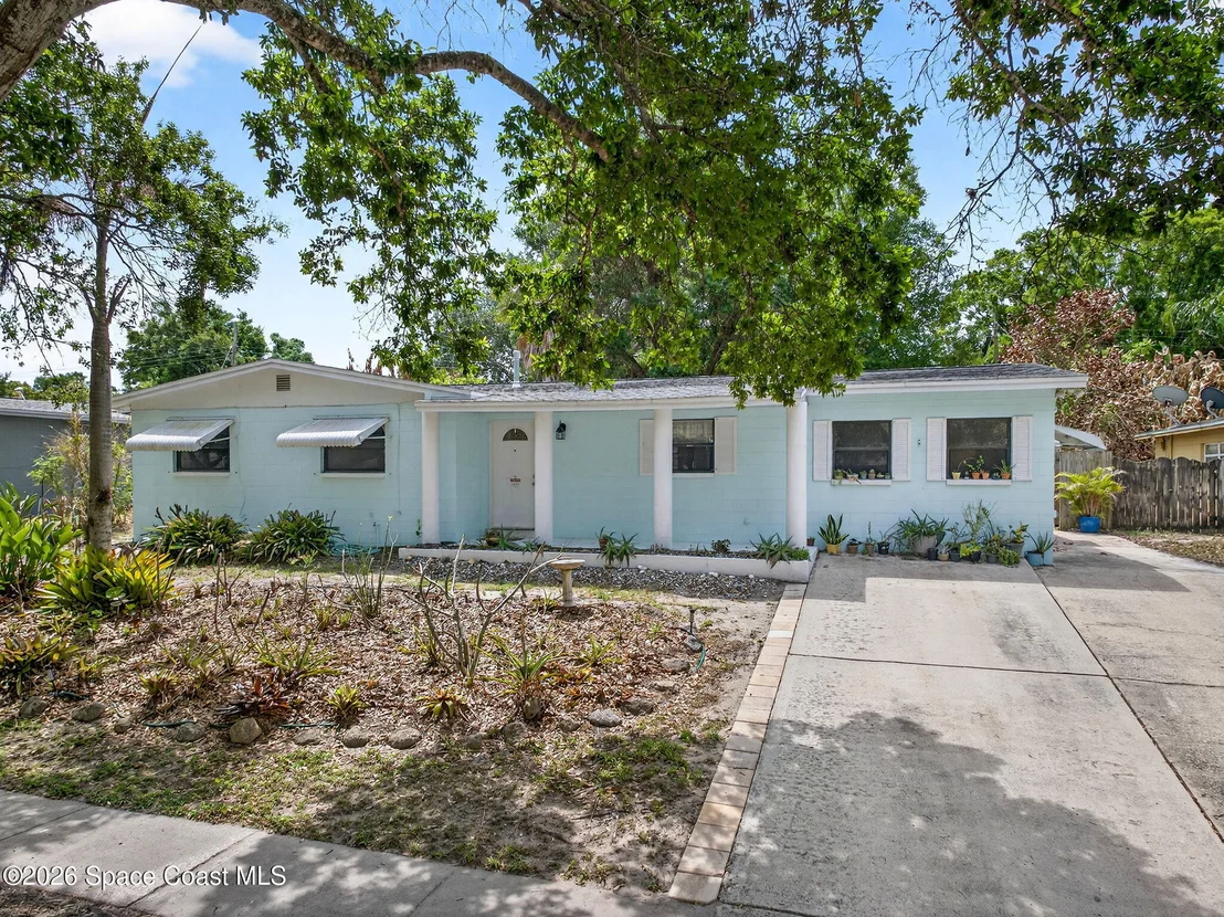 Photo of 2737 Cherbourg Road