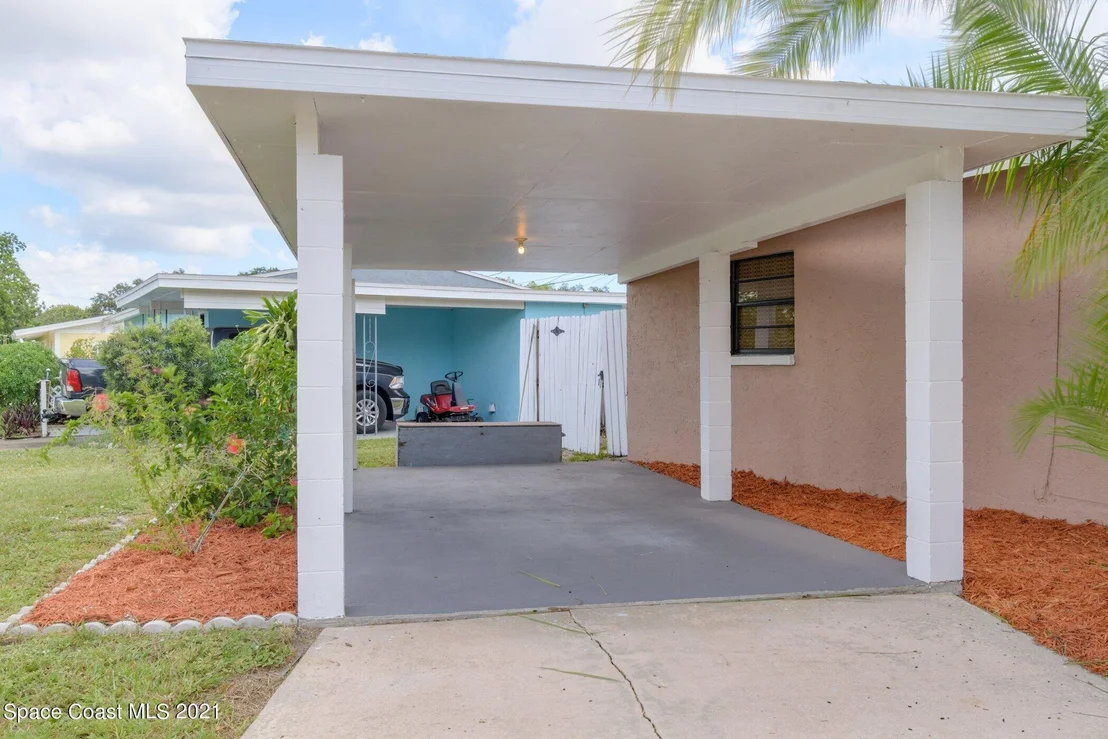 Photo of 1933 Oakwood Drive