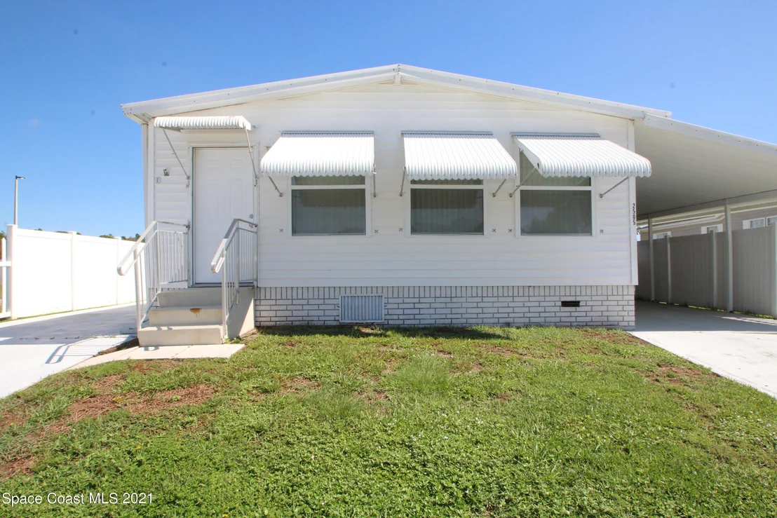 Photo of 2505 Amberly Road NE