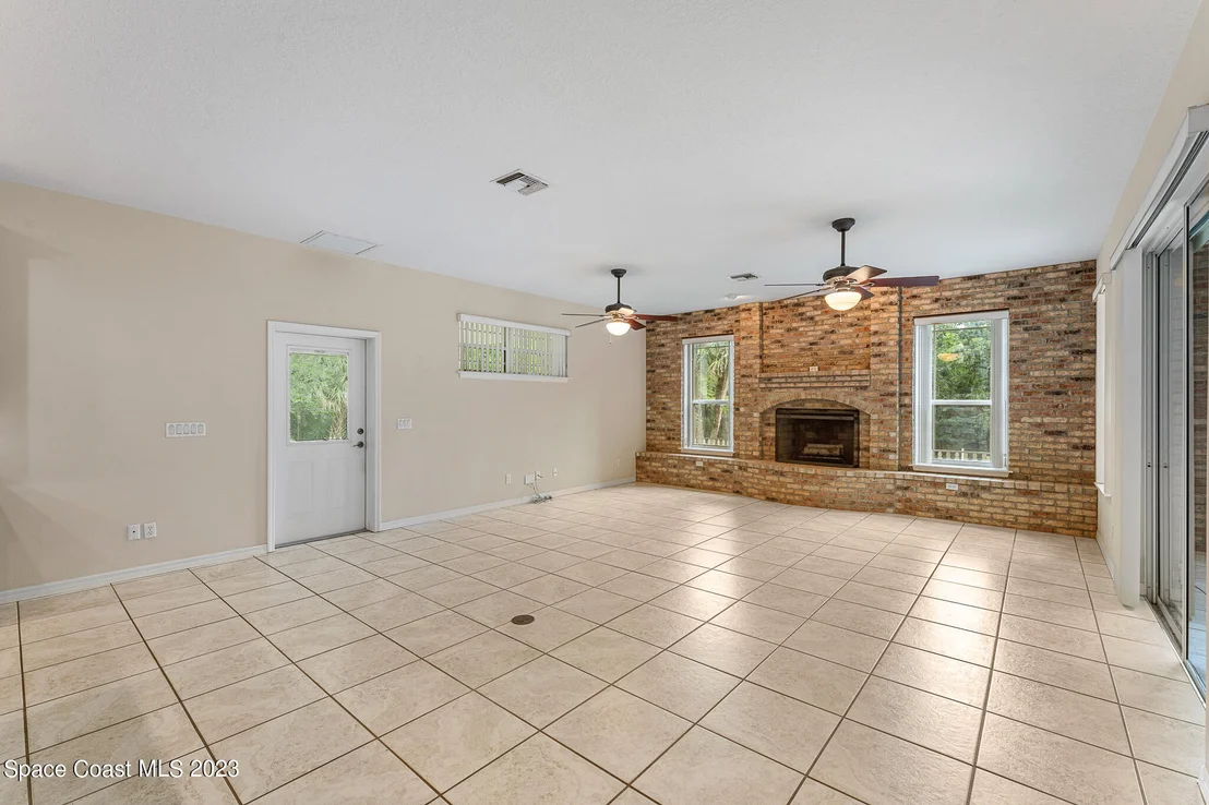 Photo of 927 Iron Bend Trail