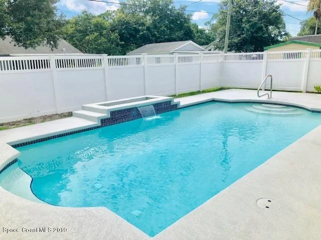 Photo of 561 Ray Street