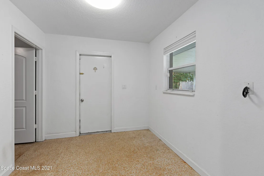 Photo of 867 Daytona Drive NE