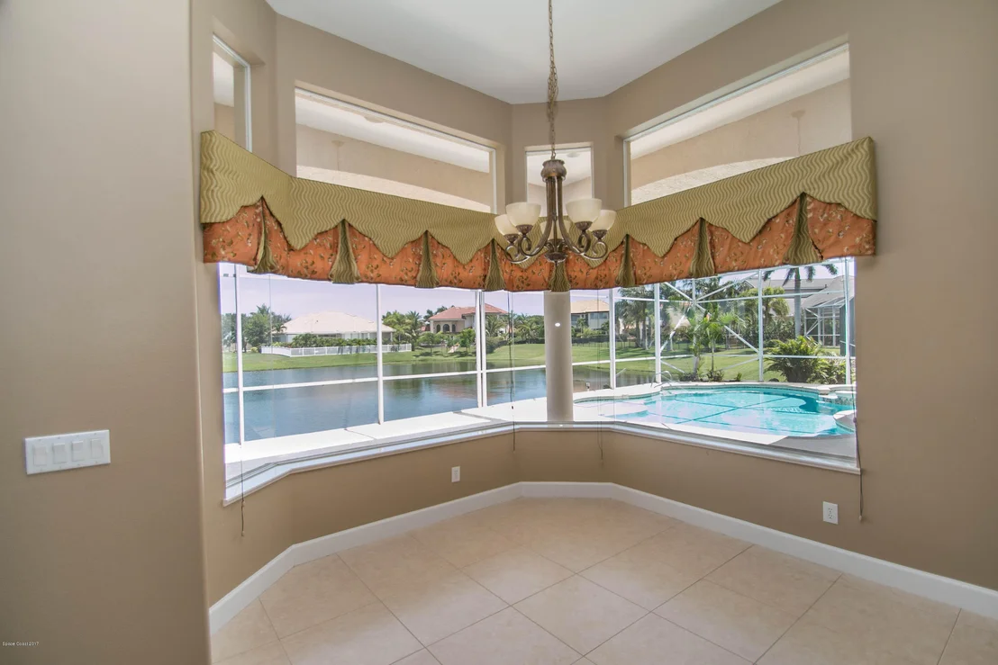 Photo of 282 Flanders Drive
