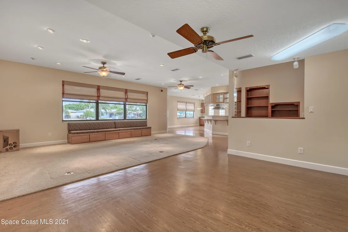 Photo of 457 Cardinal Drive