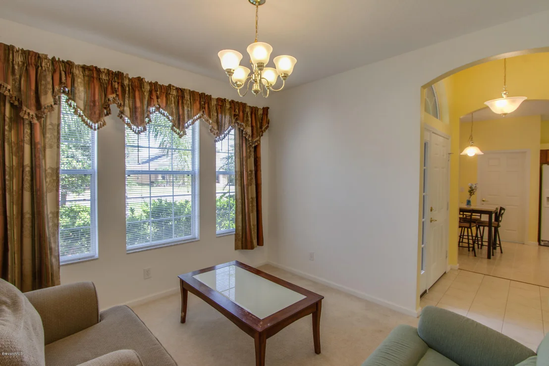 Photo of 228 SE Abernathy Circle