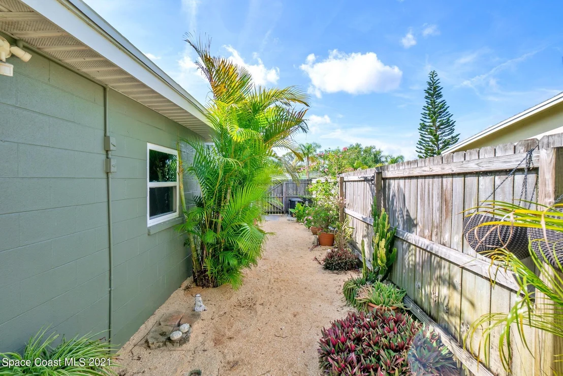 Photo of 1096 Madrid Road