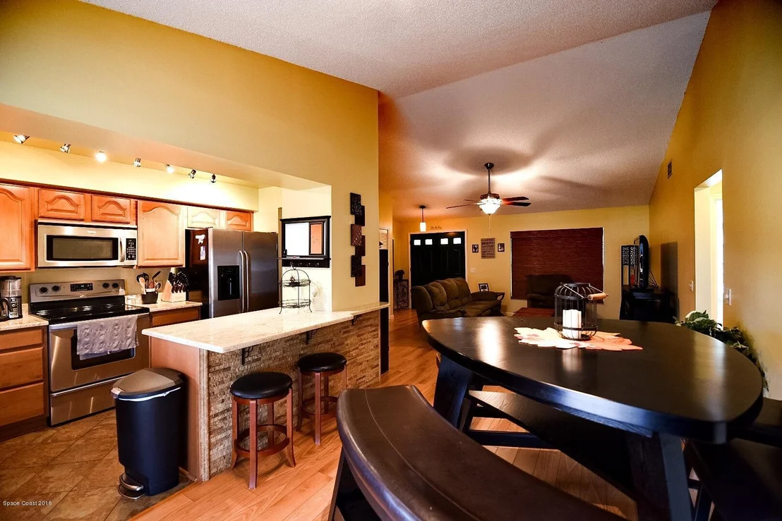 Photo of 883 Spirea Drive
