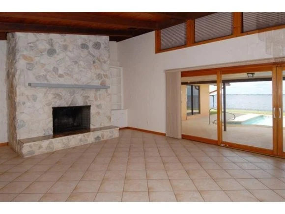 Photo of 531 West River Oaks
