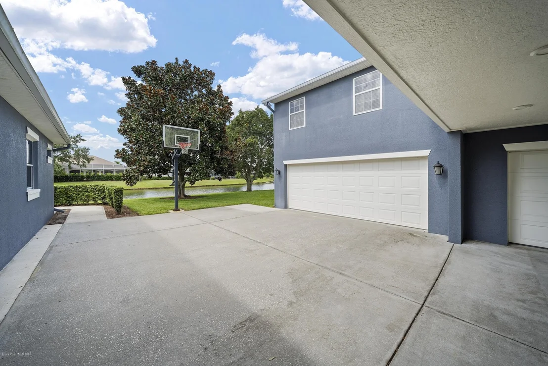 Photo of 991 Stratford Place