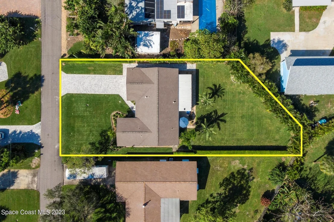 Photo of 2115 S River Road