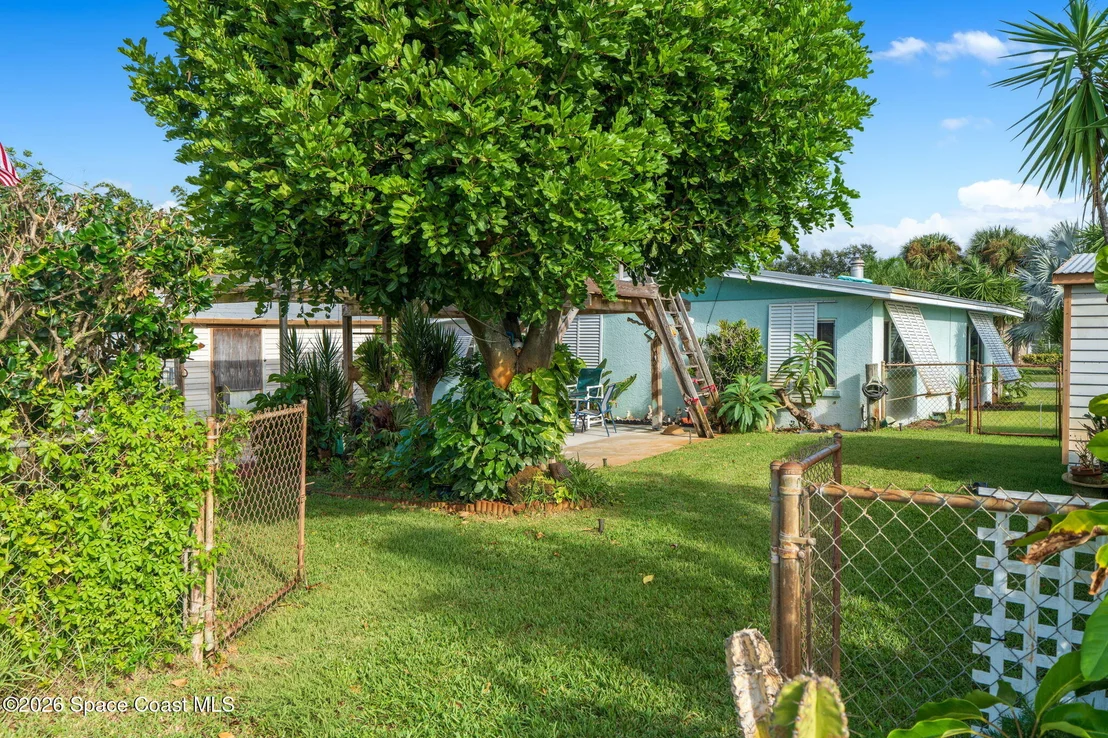 Photo of 241 Avenida Central