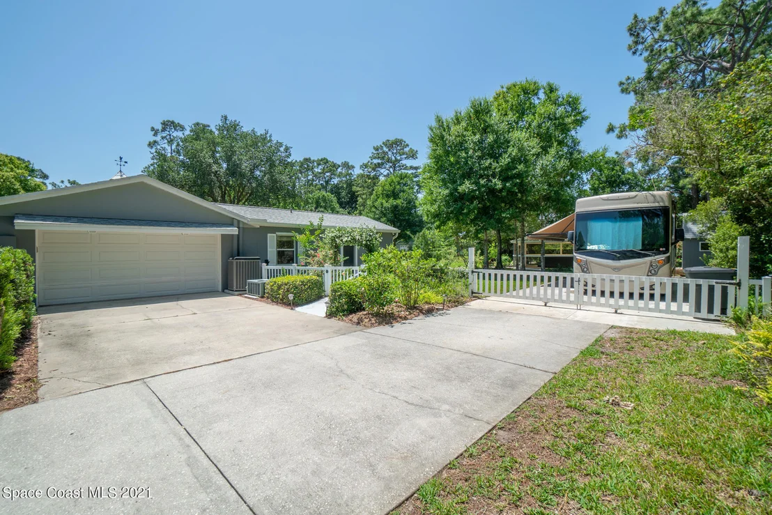 Photo of 1180 Ashlyn Drive
