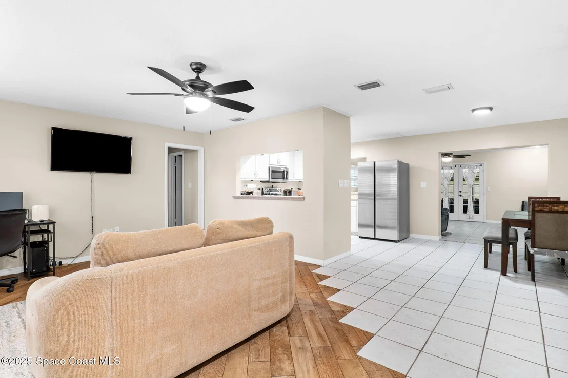 Photo of 999 Emerald Road SE
