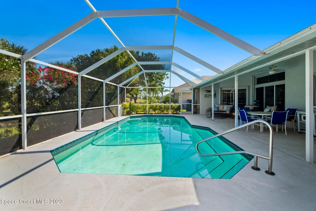 Photo of 2398 Golf Vista Boulevard