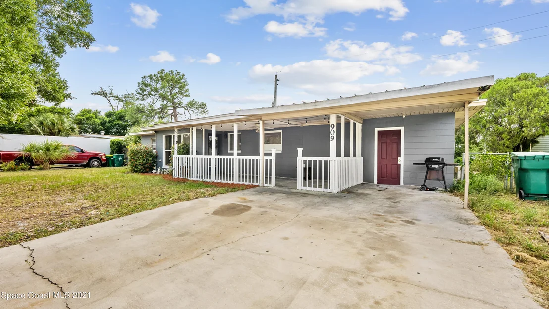 Photo of 909 Acacia Way