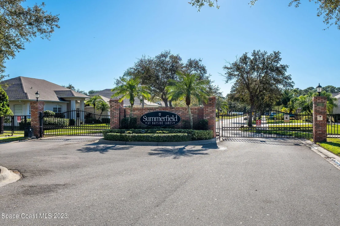 Photo of 2037 Windbrook Drive SE