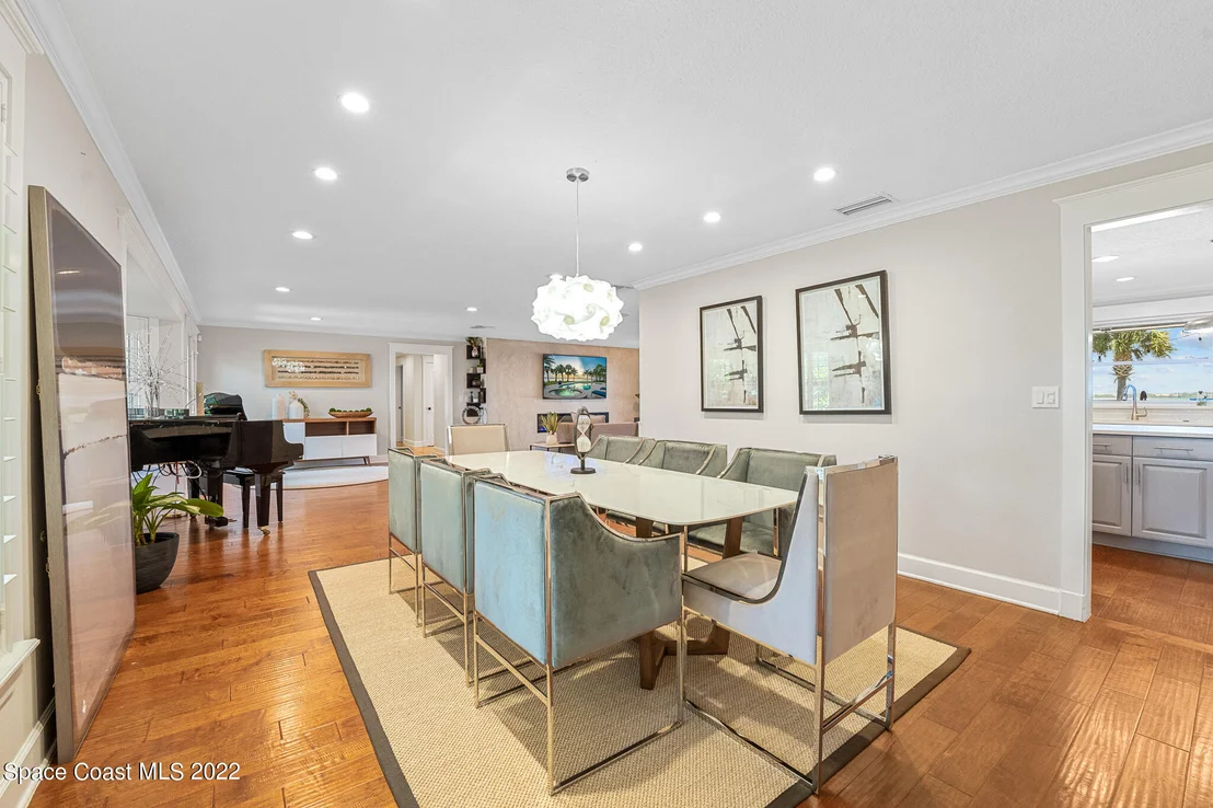 Photo of 437 River View Lane