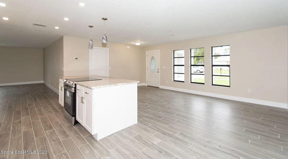 Photo of 987 Pineland Drive