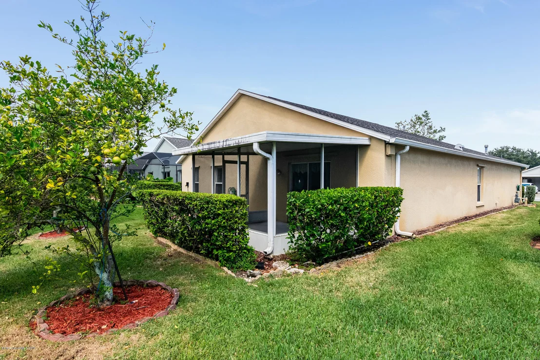Photo of 972 Villa Drive