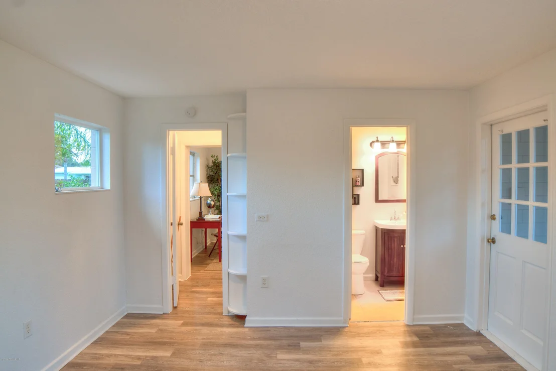 Photo of 1097 Madrid Road