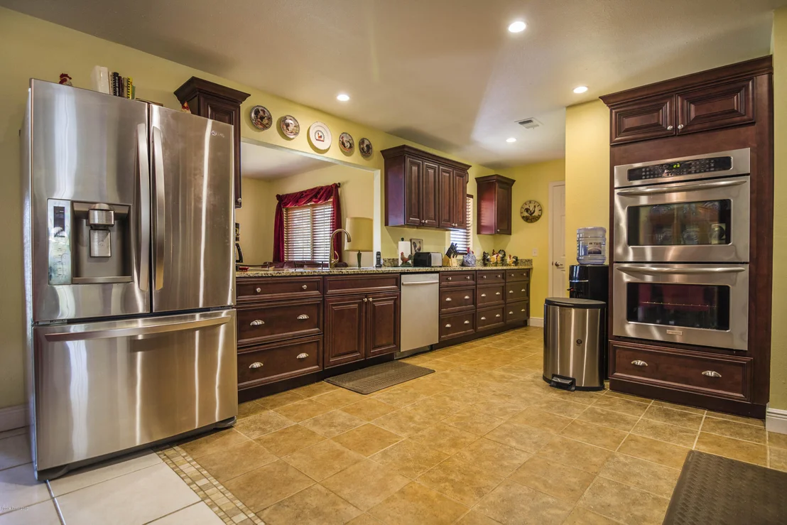 Photo of 905 Riviera Drive NE