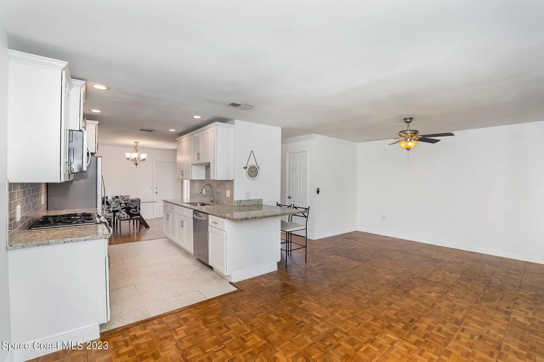 Photo of Unit 113 at 277 Current Drive