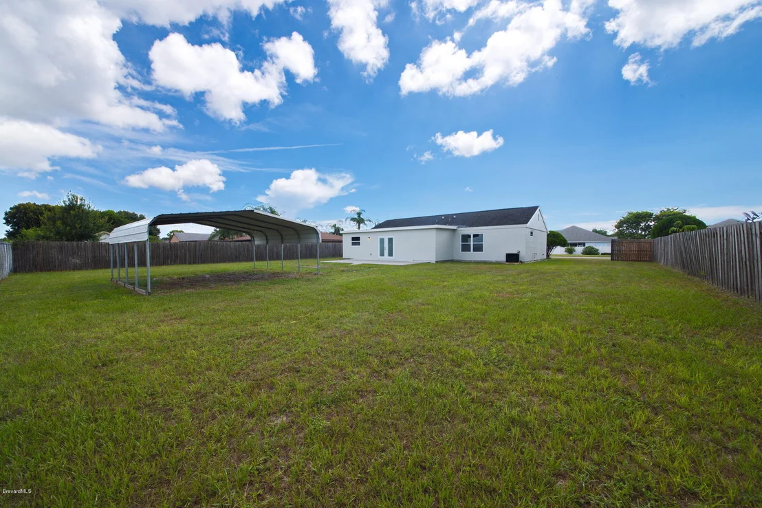 Photo of 1025 Riviera Drive NE