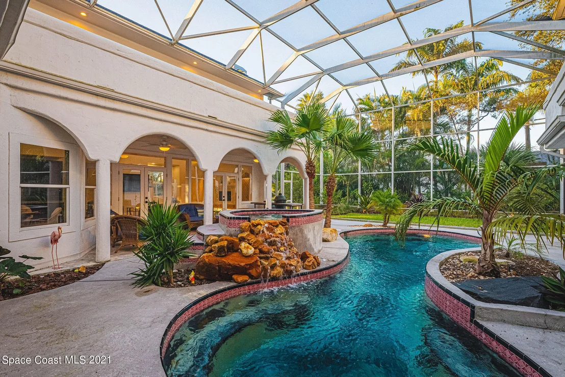Photo of 472 Peregrine Drive