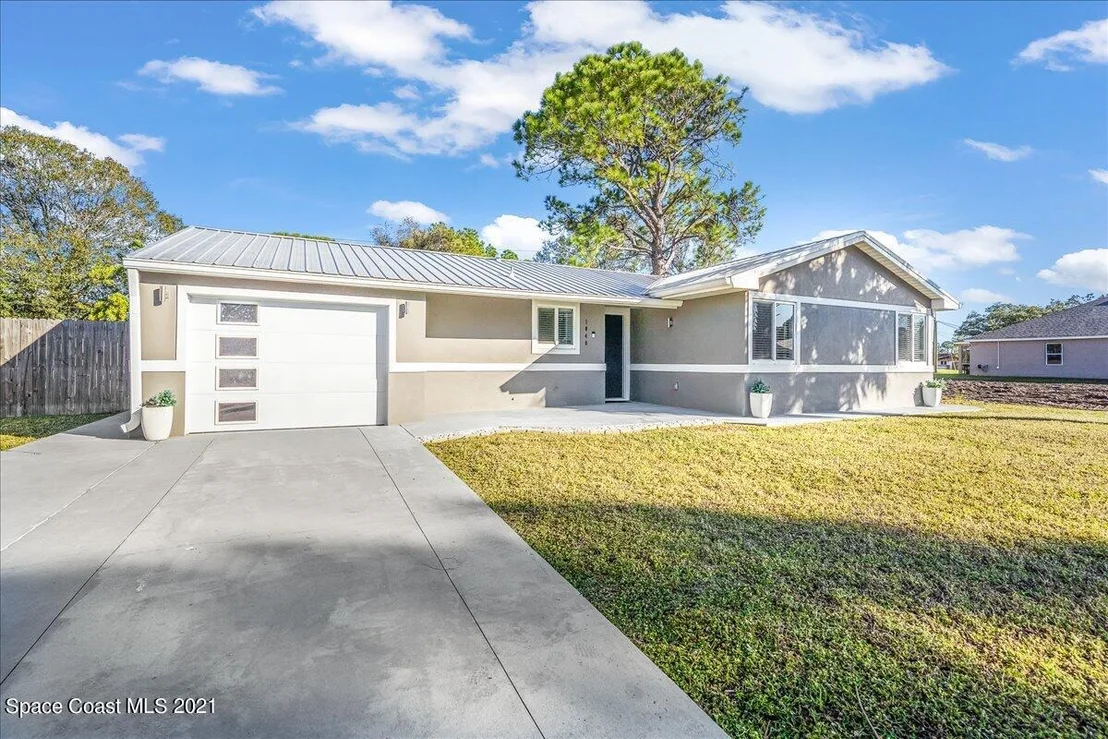 Photo of 1040 Grapefruit Road SE