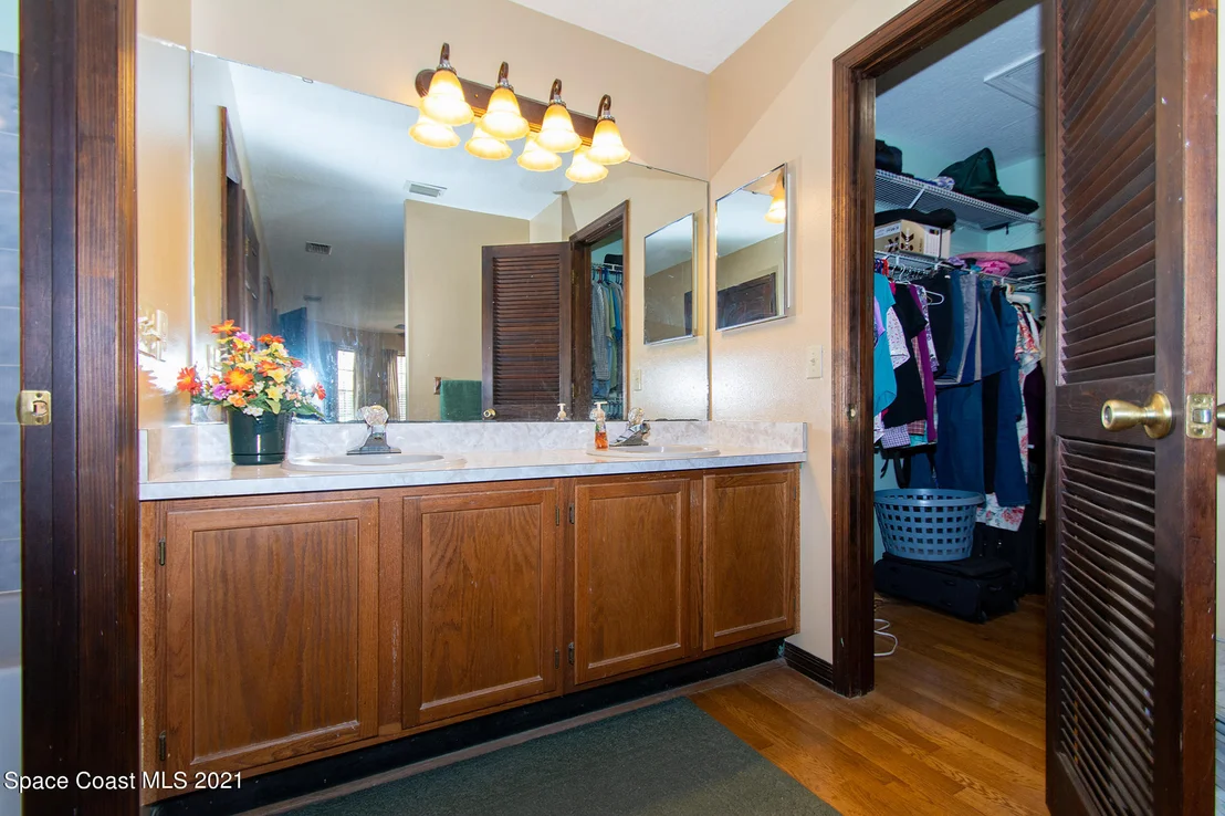 Photo of 1190 Grant Road