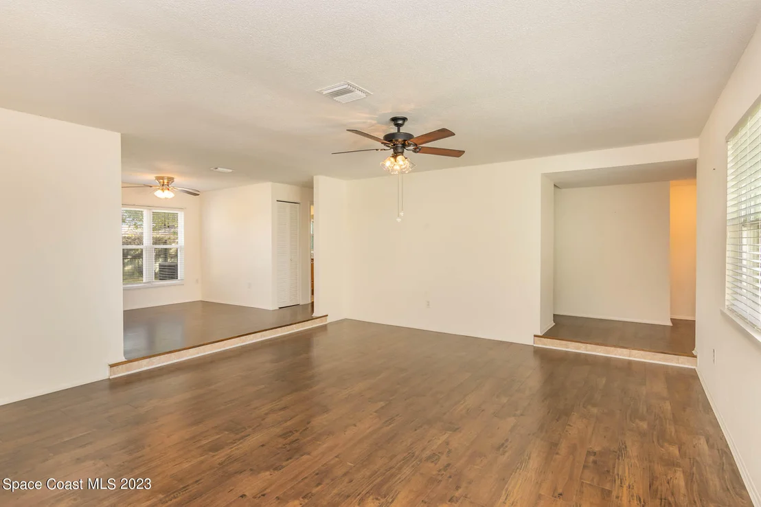 Photo of 880 Westport Drive