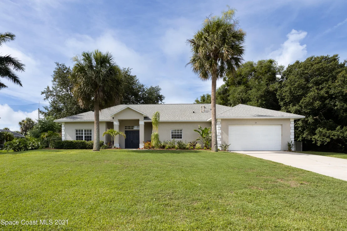 Photo of 2209 Royal Oaks Drive