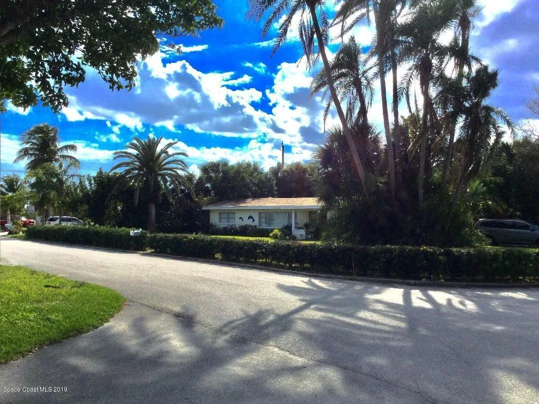Photo of 2080 Palm Avenue