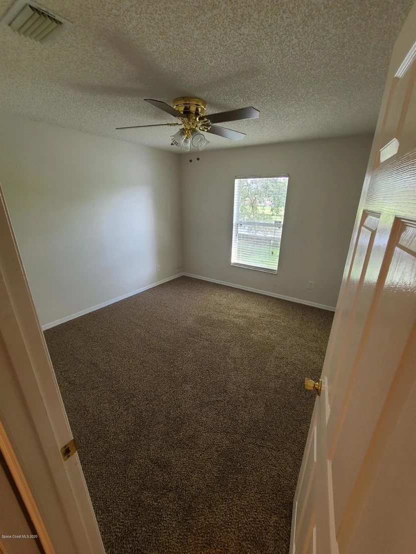 Photo of 1085 Kingfisher Way
