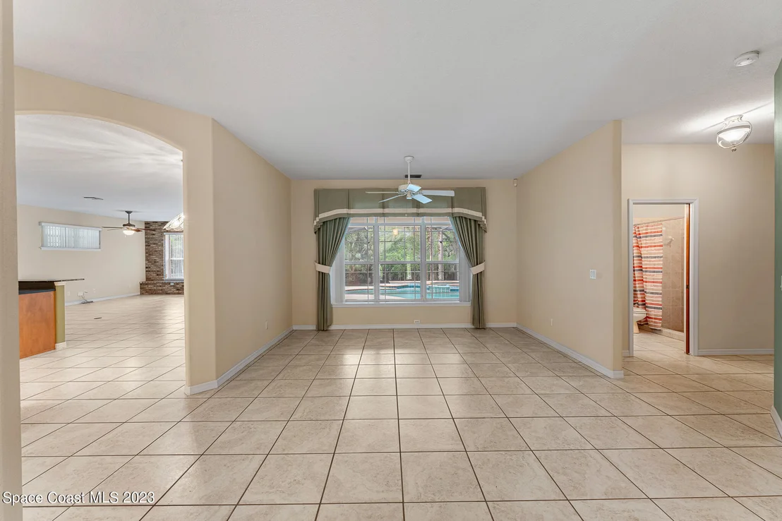 Photo of 927 Iron Bend Trail