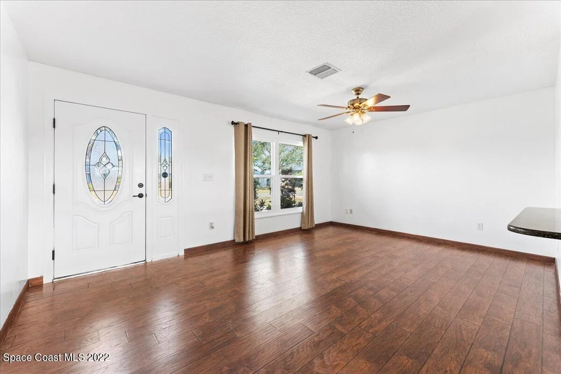 Photo of 3274 Edgewood Drive NE