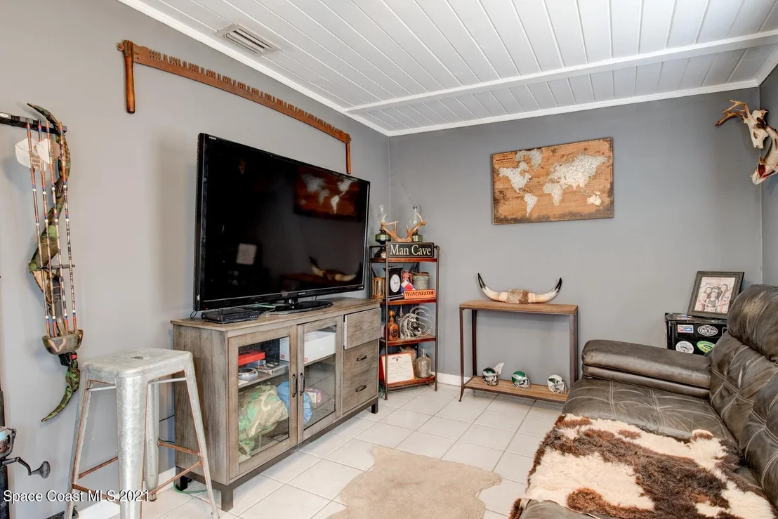 Photo of 6039 Apple Avenue