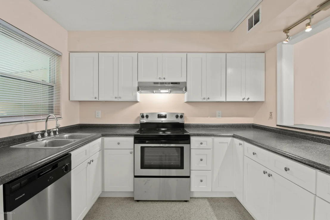 Photo of 847 Angle Street NE