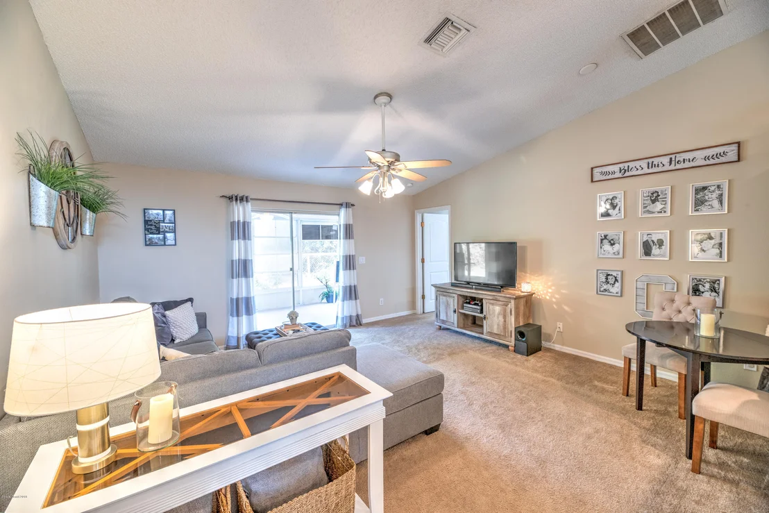 Photo of 977 Villa Drive